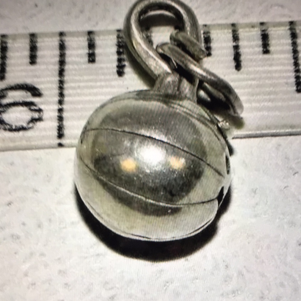 Vintage Charm 3-D Sterling Silver Basketball - Picture 2 of 2